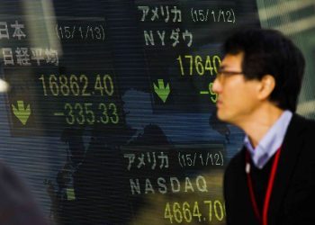 Asian stocks dip after US presidential debate; Chinese shares at 7-mth low