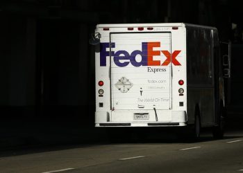 FedEx cuts full-year guidance, sending shares lower premarket
