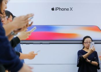 Apple, Biontech, ResMed Among Morning Market Cap Stock Movers on Wednesday