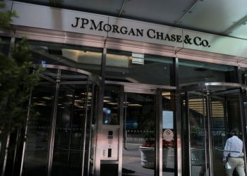 JPMorgan sees 15% jump in investment banking fees in third quarter