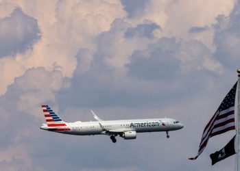 Shortsellers bet against airlines and banks, Hazeltree report says