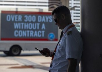 Business groups urge Ottawa to prevent Air Canada pilots strike