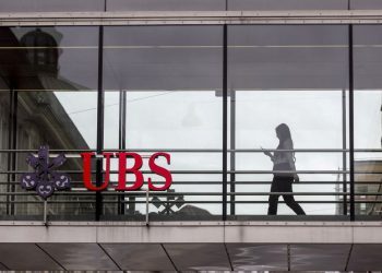 UBS Asset Management cuts exposure to corporate bonds in global portfolios on growth risks