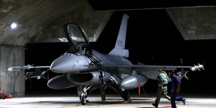 Taiwan hopes delayed F-16s start arriving by end of this year