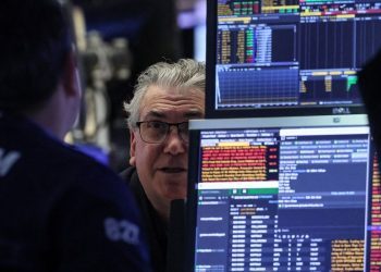 U.S. manufacturing ETFs win assets as investors bet on ‘reshoring’