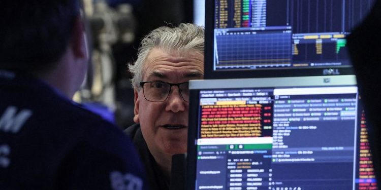 U.S. manufacturing ETFs win assets as investors bet on ‘reshoring’