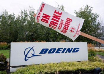 Boeing, union negotiators set to resume contract talks on Wednesday