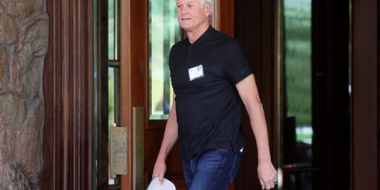 Nike names company veteran Elliott Hill as new CEO; John Donahoe to retire