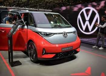 Analysis-Investors shun European car stocks despite rock bottom valuations