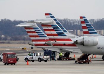 American Airlines seeks to delay resuming two daily China flights