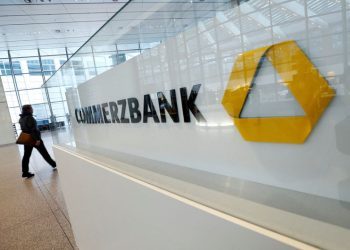 Commerzbank shares fall 3% as German government retains stake