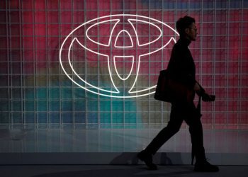 Toyota expands share buyback plan to reflect share drop