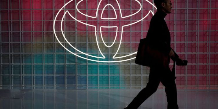 Toyota expands share buyback plan to reflect share drop