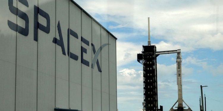 FAA chief says SpaceX needs to operate at ‘highest level of safety’