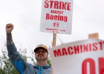 Talks to resume between striking machinists, Boeing on Friday, says union