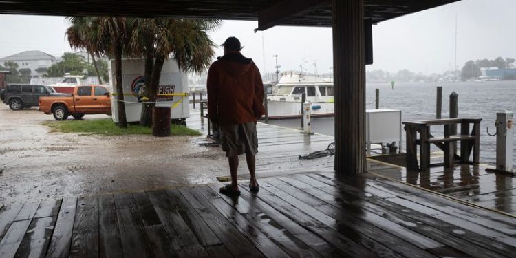 Factbox-Over 350,000 Florida customers without power due to approaching Hurricane Helene