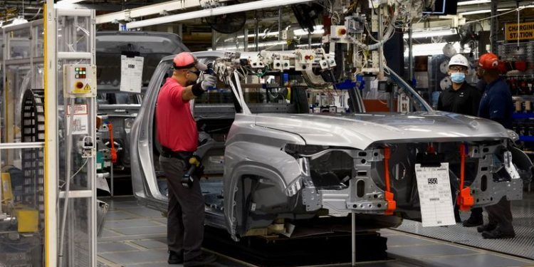 Toyota global output falls for 7th straight month in August