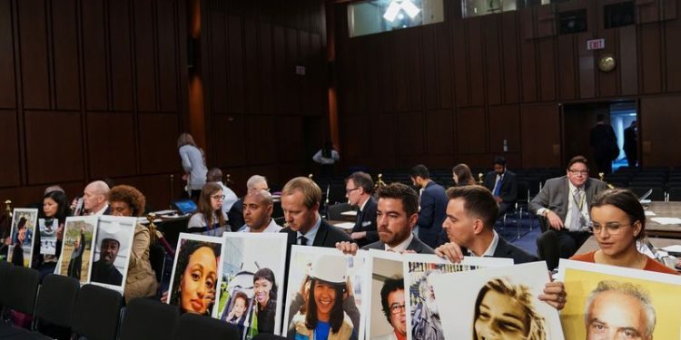 US judge to hold hearing on family objections to Boeing plea deal