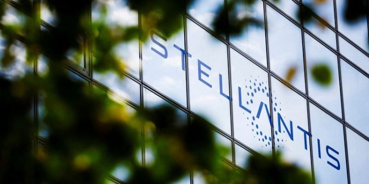 UAW urges Stellantis workers to authorize strike, accuses car maker of breaching contract