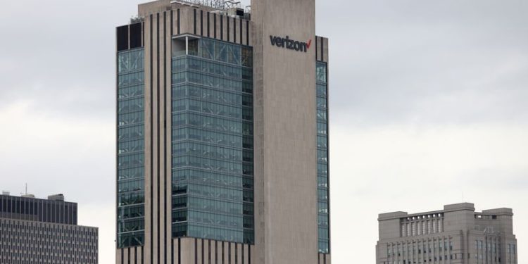 Verizon nears deal to sell towers to Vertical Bridge, Bloomberg News reports