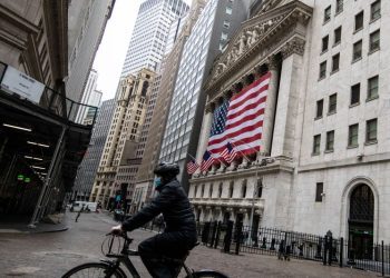 Pro Research: Wall Street dives into Starbucks’ strategic brew