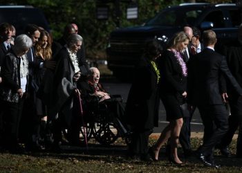 Former president Jimmy Carter casts early ballot in Georgia