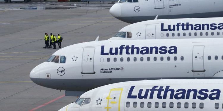 Lufthansa shares dip post Q3; earnings beat seen as “lower quality”