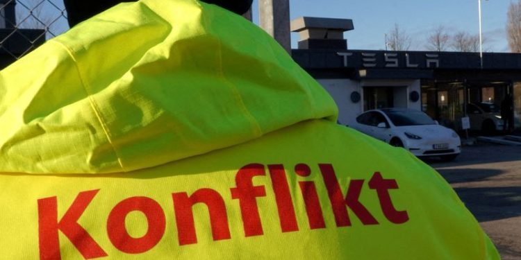 Swedish union files lawsuit against Tesla over labour conflict