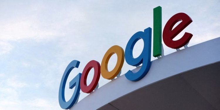 US judge orders Google to open up app store to competition