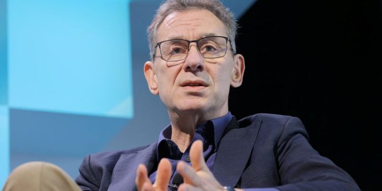 Pfizer CEO plans to meet activist investor Starboard, FT reports