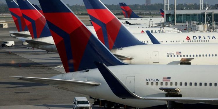 Delta forecasts fourth-quarter revenue below estimates, shares fall