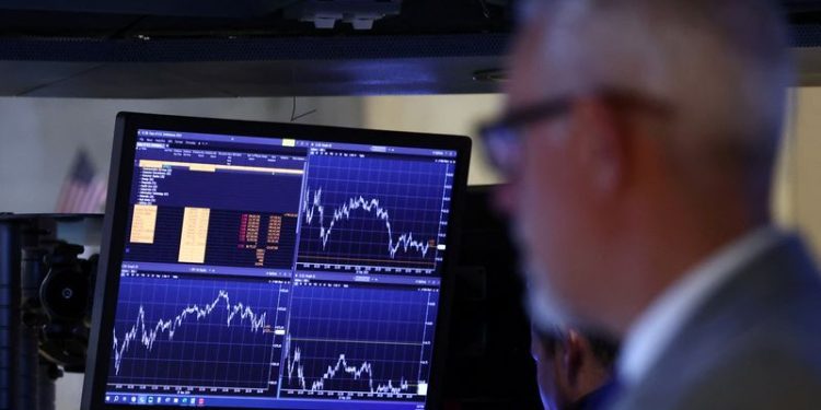 S&P 500, Dow rise on boost from big bank earnings