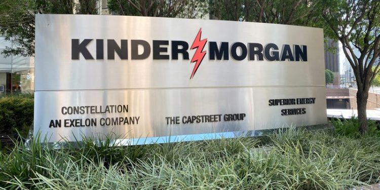 US court puts on hold permits for Kinder Morgan unit to build Tennessee pipeline