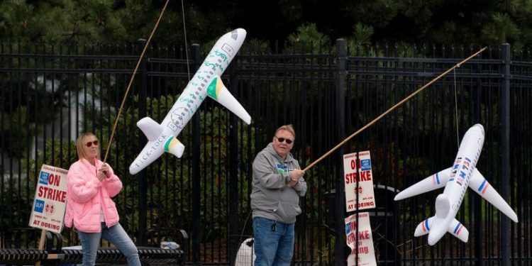 Boeing to issue layoff notices to thousands next month, union and source say