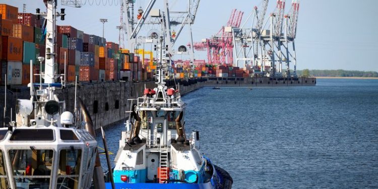 Canada labour minister proposes new mediator for Montreal port workers strike