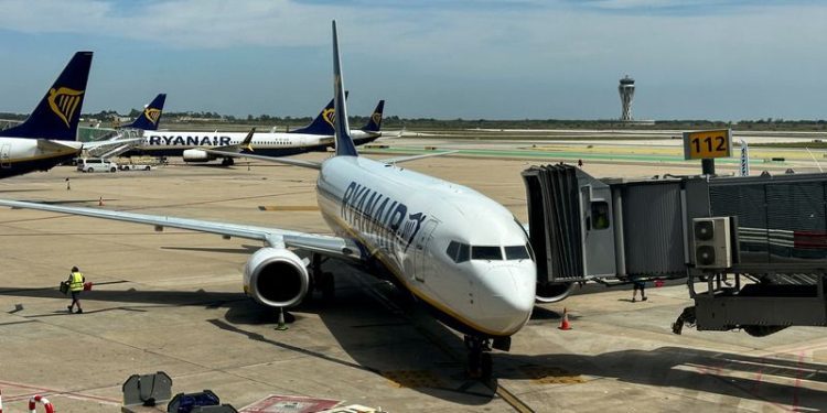 Exclusive-Ryanair to cut traffic estimate for next year due to plane delivery delays