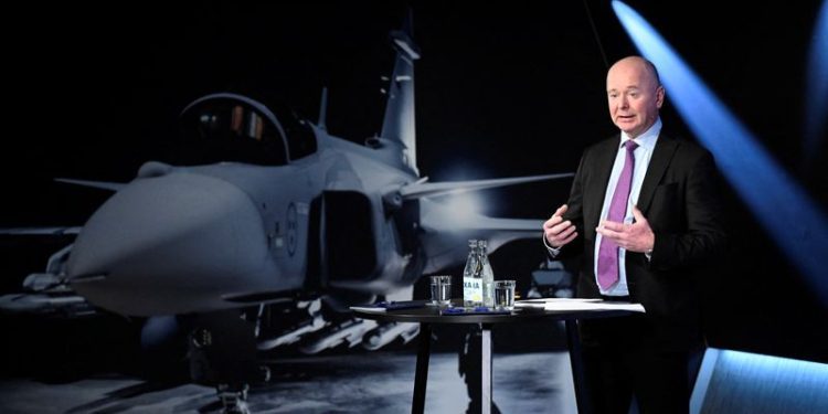 Saab profit rises, sees sales growth at upper end of forecast range