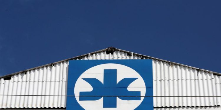 Kimberly-Clark trims sales forecast as consumers shift to cheaper options