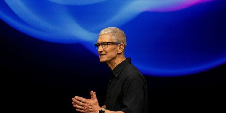 Apple CEO Tim Cook met China’s minister for industry and IT in Beijing