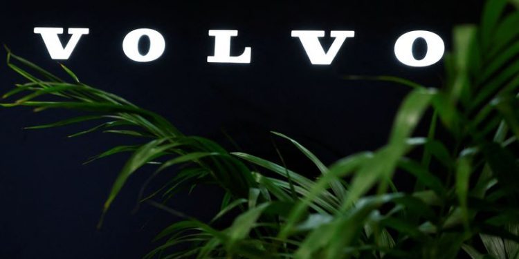 Volvo Cars cuts full-year growth outlook on market slowdown