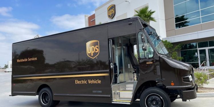 UPS beats quarterly profit estimates, raises operating margin forecast