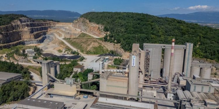 Holcim profit beats forecasts in third quarter