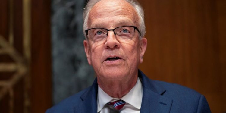 Republican senator presses FAA to speed rocket launch license reviews