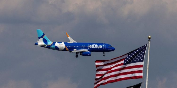 JetBlue forecasts full-year revenue below Street estimates, shares fall