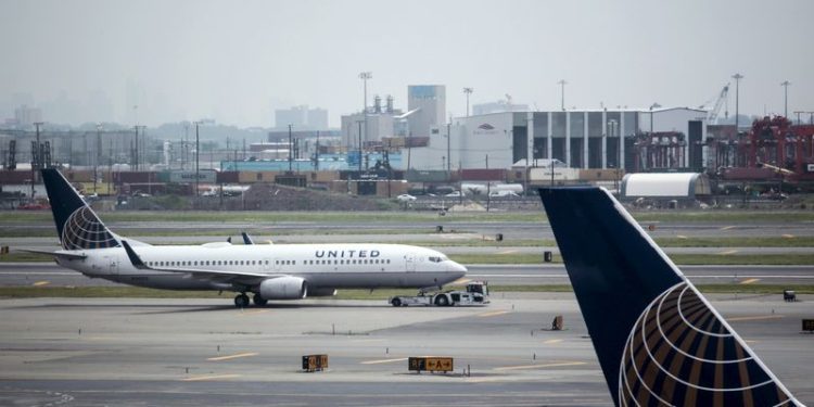 United Airlines tops Q3 estimates, announces $1.5B share buyback