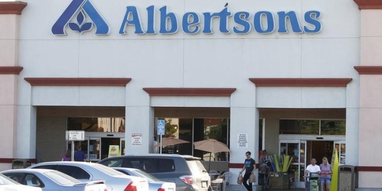 Albertsons beats Q2 expectations, shares edge higher