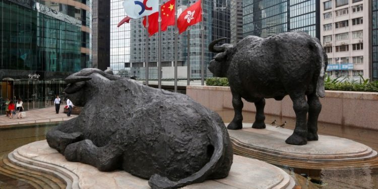 Asia stocks muted; Hong Kong rallies amid strong IPO activity