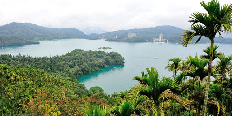 Taiwan stocks higher at close of trade; Taiwan Weighted up 0.32%