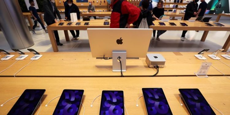 Apple dips as Jefferies says iPhone 16 demand ‘remains weak’