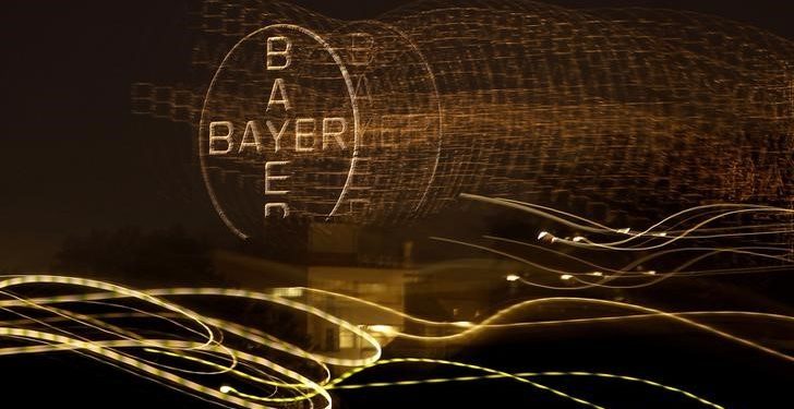 Bayer shares plunge on weak Q3, guidance cut